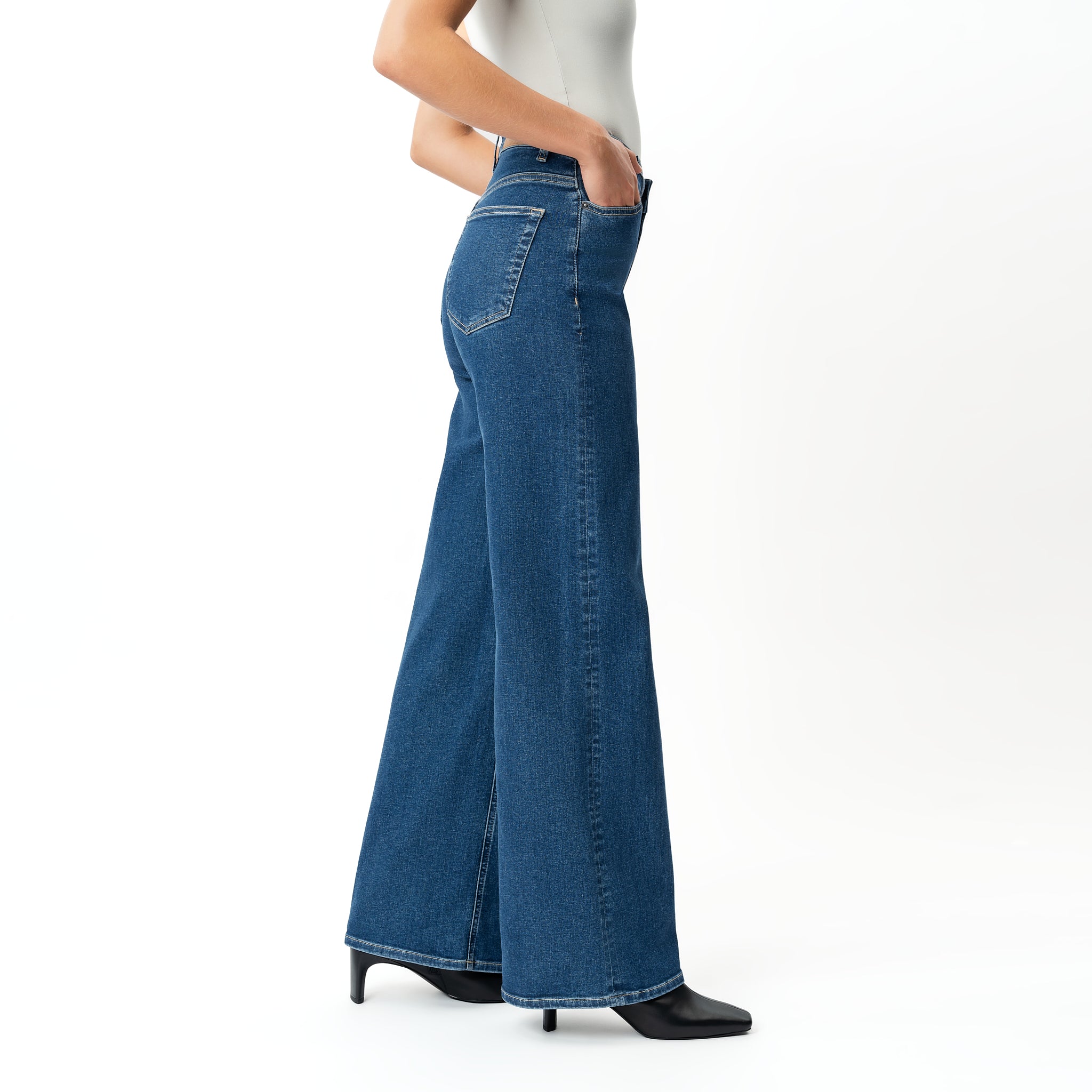 Wide ComfortDenim™ Jeans - Ninepine